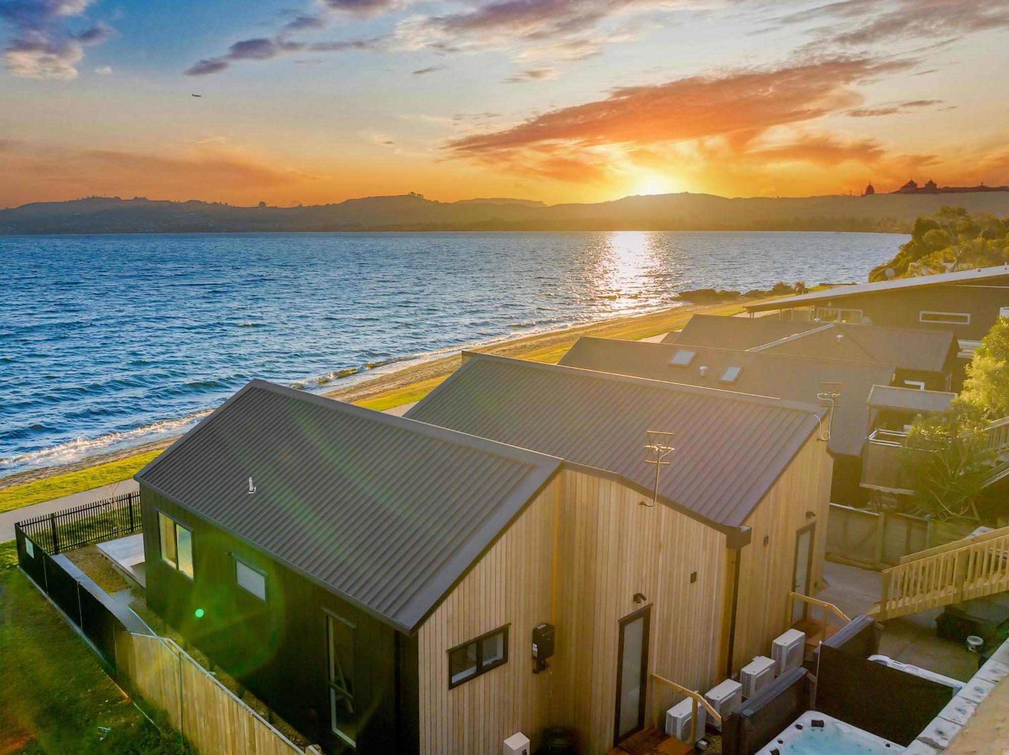 Brand New Lake Front Homes Spa Pool Taupo Exterior photo
