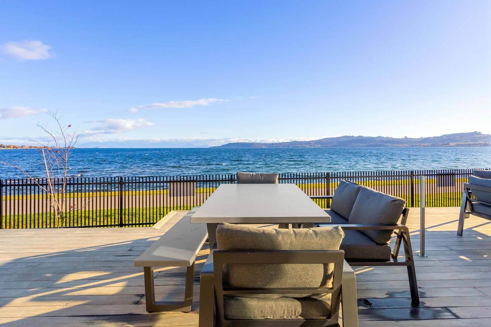 Brand New Lake Front Homes Spa Pool Taupo Exterior photo