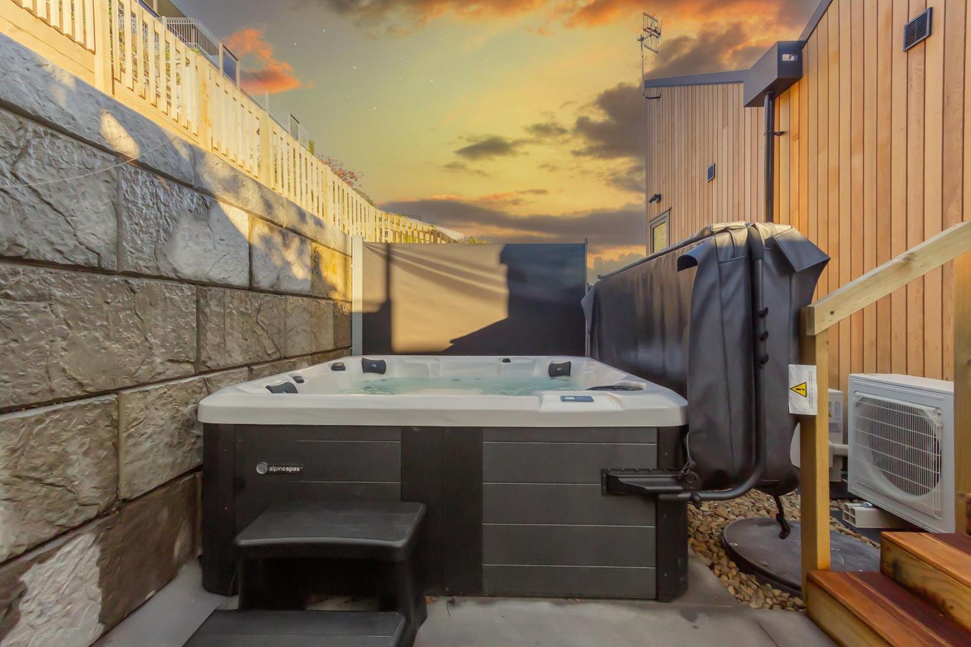 Brand New Lake Front Homes Spa Pool Taupo Exterior photo
