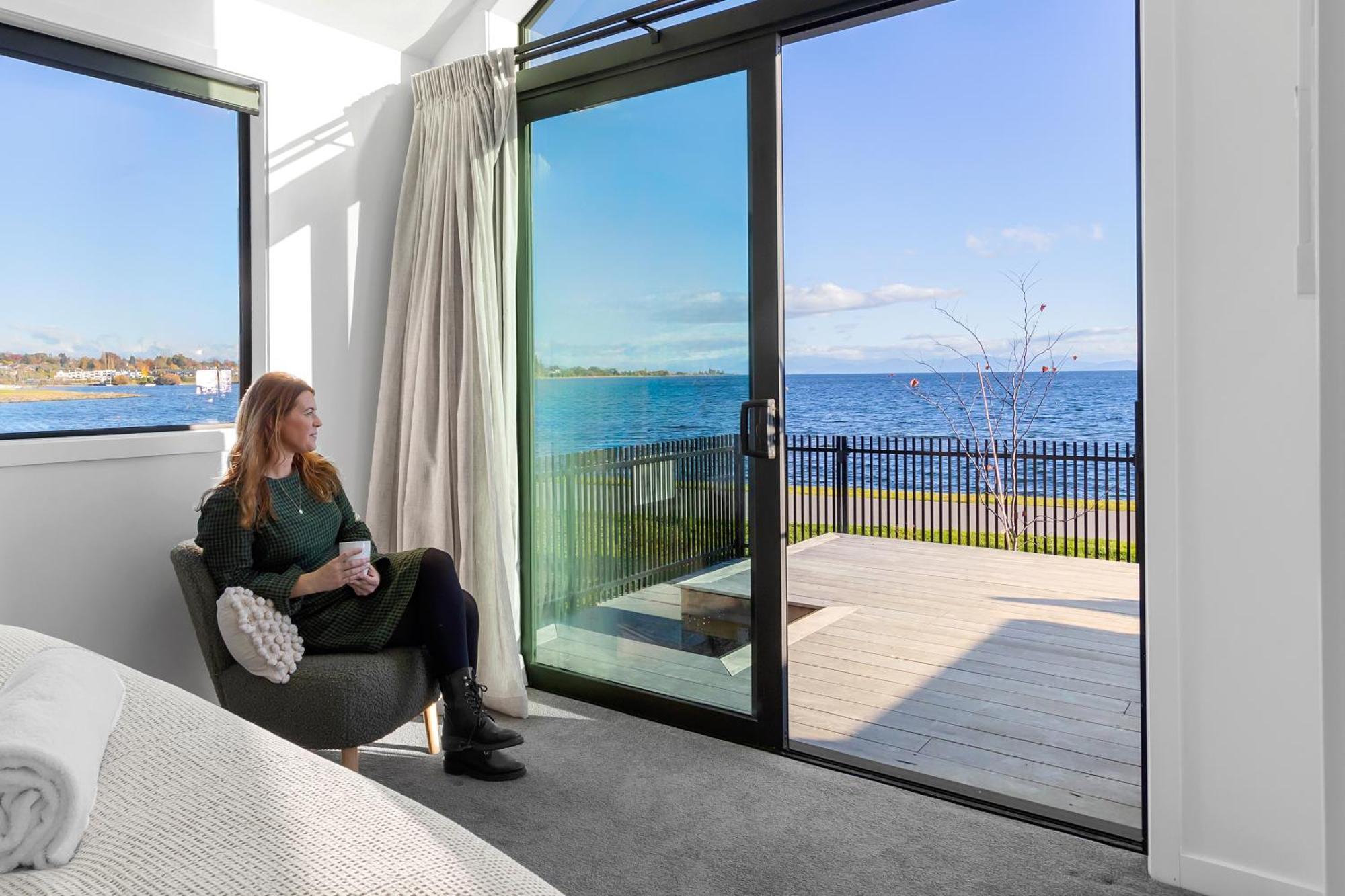 Brand New Lake Front Homes Spa Pool Taupo Exterior photo